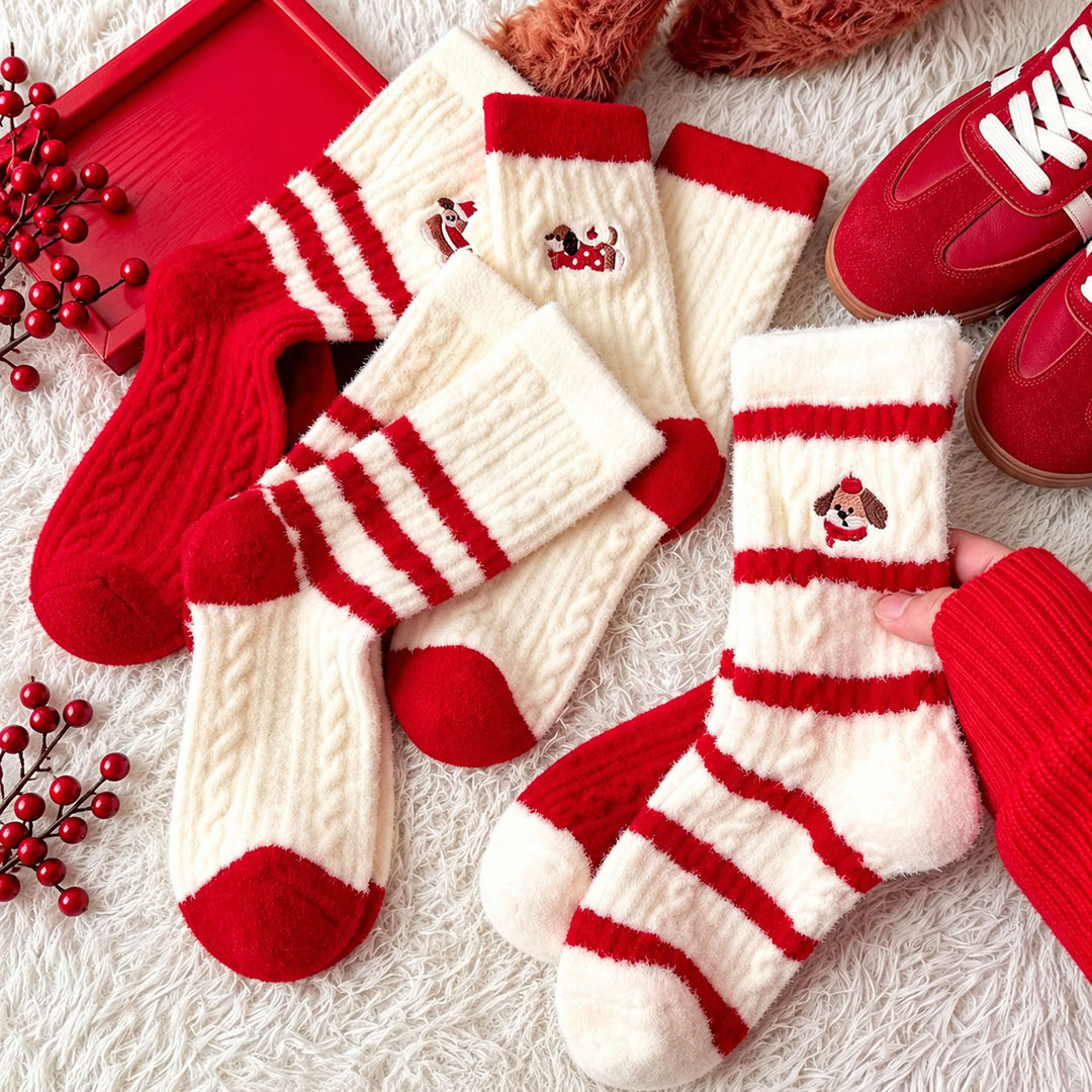 🎄🧦5 Pairs-Christmas Fuzzy Socks - Cute Crew Stocking Stuffer Gift Box Se