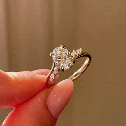 Blooming Radiance Ring – Brilliant Floral Statement Ring with Sparkling Petal Details