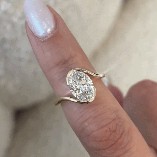Elegant Oval Moissanite Statement Ring – Sculpted Gold Band &amp; Brilliant Center Stone