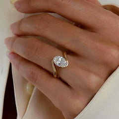 Elegant Oval Moissanite Statement Ring – Sculpted Gold Resizable Band &amp; Brilliant Center Stone
